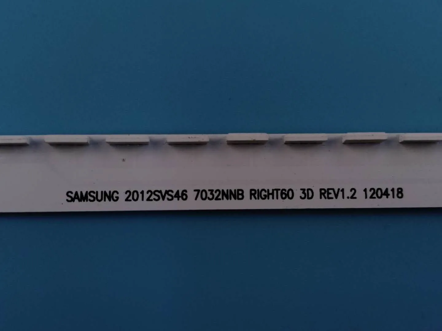 2pcs x 46-palčni Edge LED Trakovi za Samsung LTJ460HN06 UA46ES5500R UE46ES5507K TV 2012SVS46 7032NNB 2D 60-Led 572mm