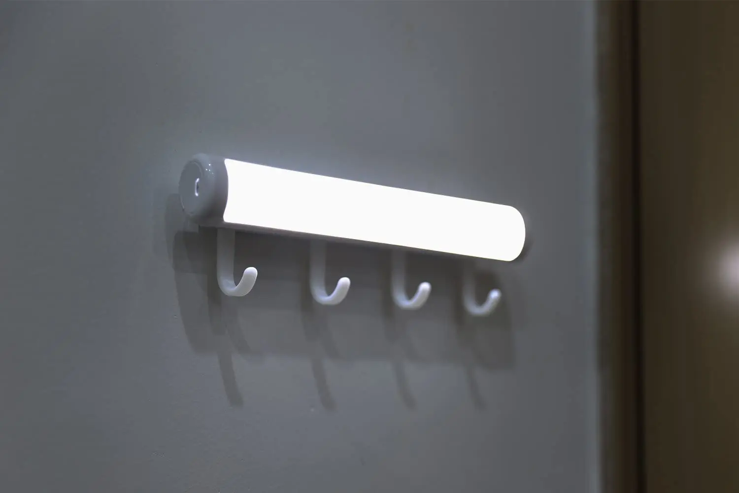 LED Omaro Lahka Akumulatorska Senzor Gibanja Pod Kabinet Stick-Kjerkoli Noč svetla, z Veliko Baterija za Garderobo,Kuhinja